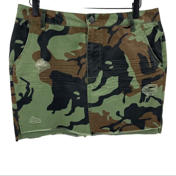 Forever 21 Women's Green Camouflage Distressed Raw Hem Camo Mini Skirt Size 28 - Picture 6 of 9